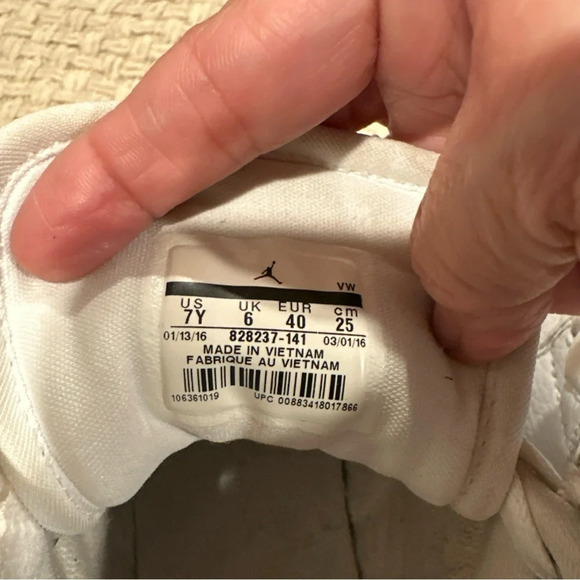 Jordan 1 flight 4 prem trainer828237-141 Size 7Y - Picture 10 of 12